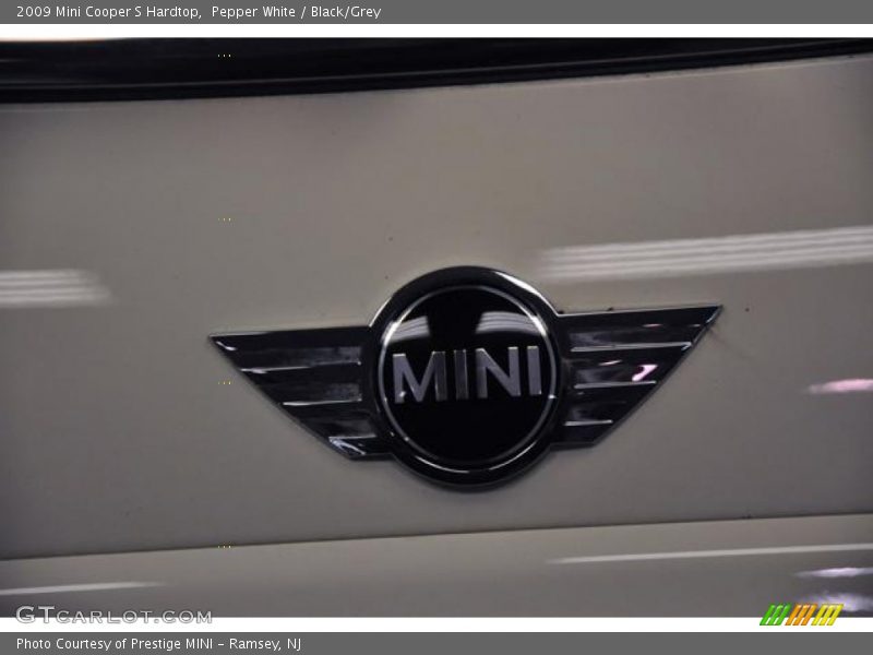 Pepper White / Black/Grey 2009 Mini Cooper S Hardtop