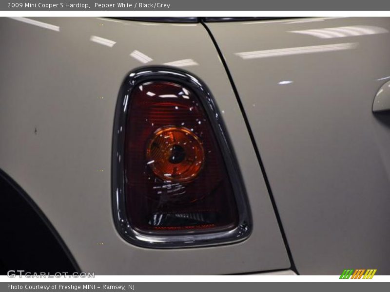 Pepper White / Black/Grey 2009 Mini Cooper S Hardtop