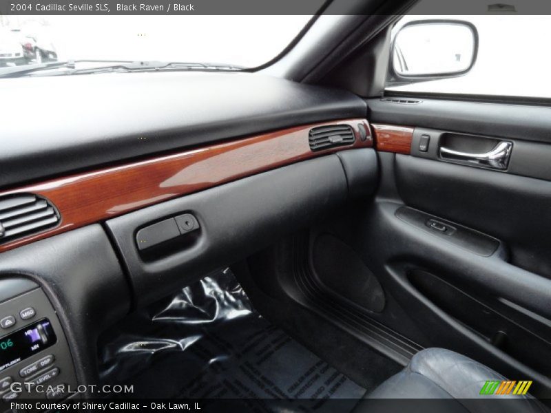 Black Raven / Black 2004 Cadillac Seville SLS