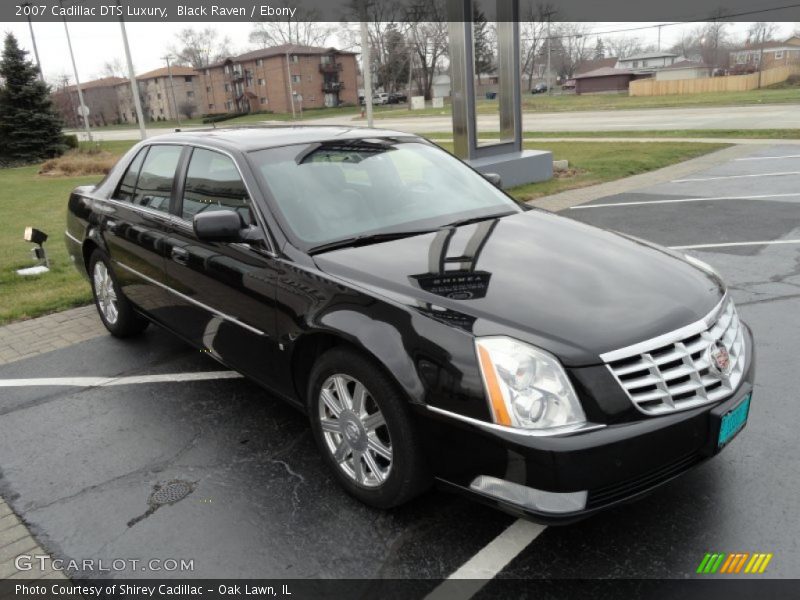 Front 3/4 View of 2007 DTS Luxury