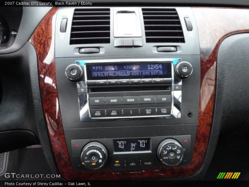 Controls of 2007 DTS Luxury