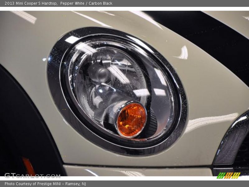 Pepper White / Carbon Black 2013 Mini Cooper S Hardtop