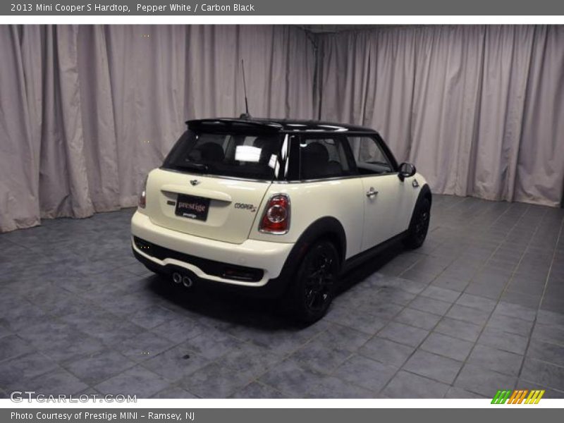 Pepper White / Carbon Black 2013 Mini Cooper S Hardtop