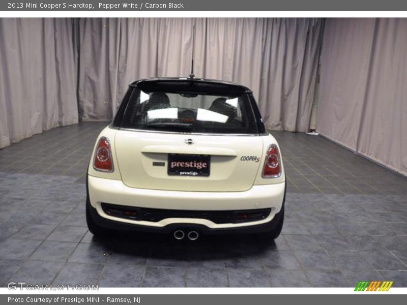 Pepper White / Carbon Black 2013 Mini Cooper S Hardtop