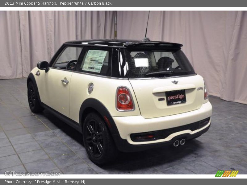 Pepper White / Carbon Black 2013 Mini Cooper S Hardtop