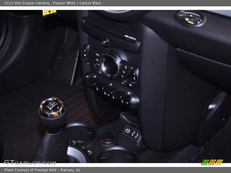 Pepper White / Carbon Black 2013 Mini Cooper Hardtop