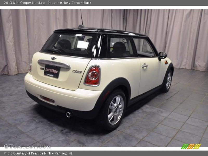 Pepper White / Carbon Black 2013 Mini Cooper Hardtop