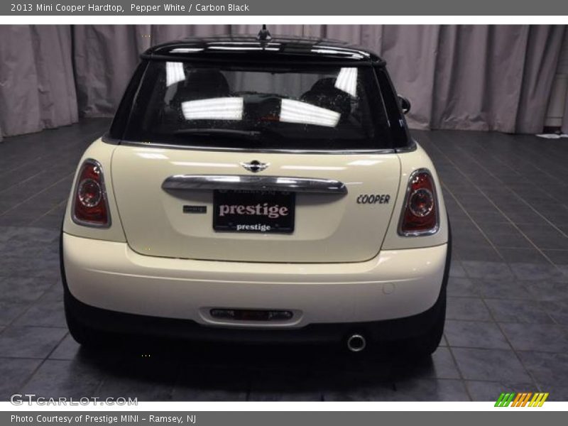 Pepper White / Carbon Black 2013 Mini Cooper Hardtop