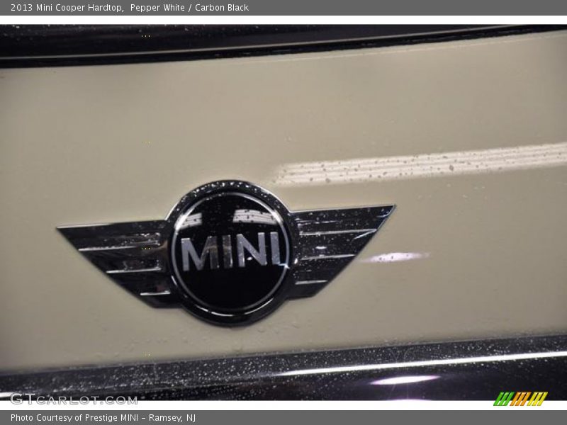 Pepper White / Carbon Black 2013 Mini Cooper Hardtop