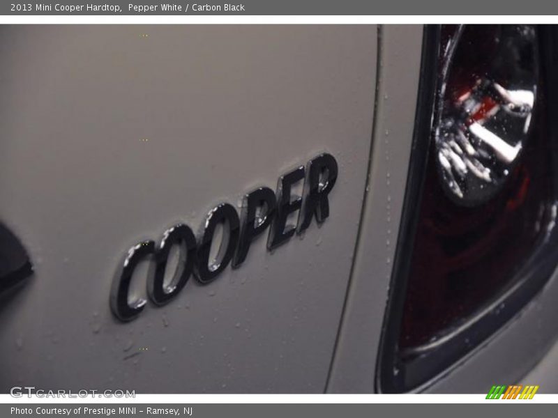Pepper White / Carbon Black 2013 Mini Cooper Hardtop