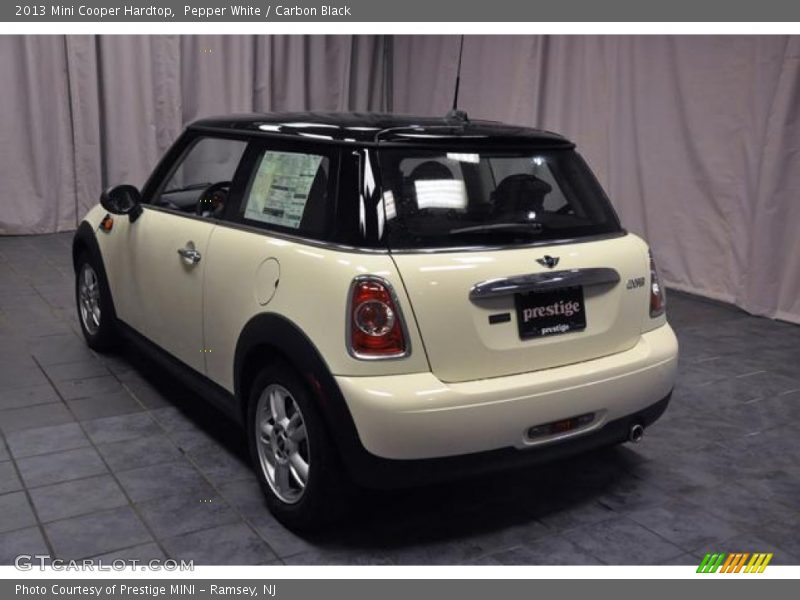 Pepper White / Carbon Black 2013 Mini Cooper Hardtop
