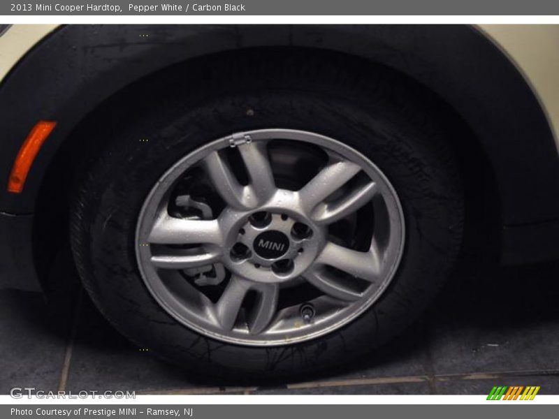 Pepper White / Carbon Black 2013 Mini Cooper Hardtop