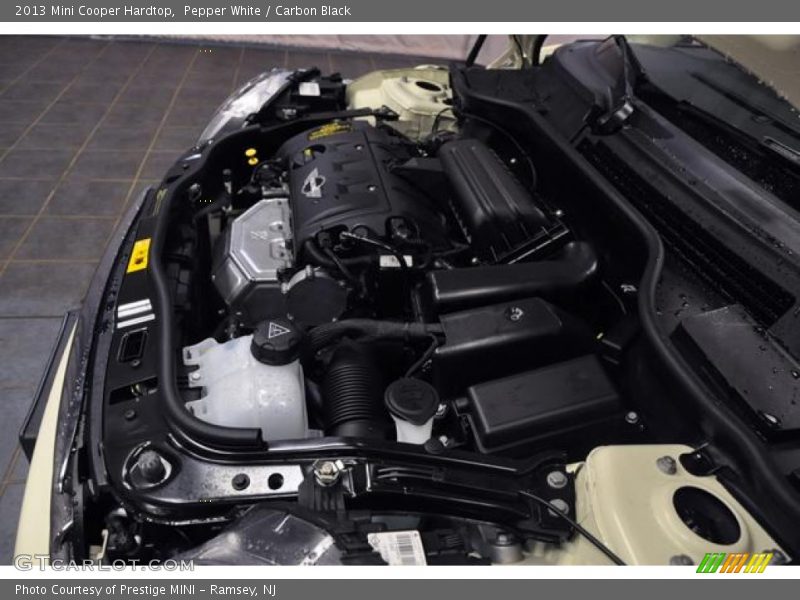 Pepper White / Carbon Black 2013 Mini Cooper Hardtop