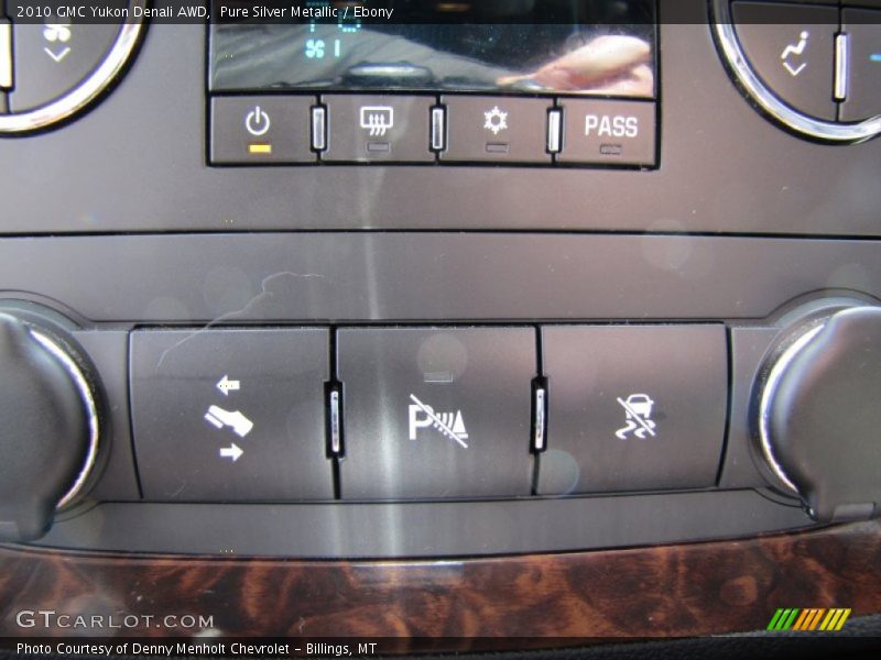 Pure Silver Metallic / Ebony 2010 GMC Yukon Denali AWD