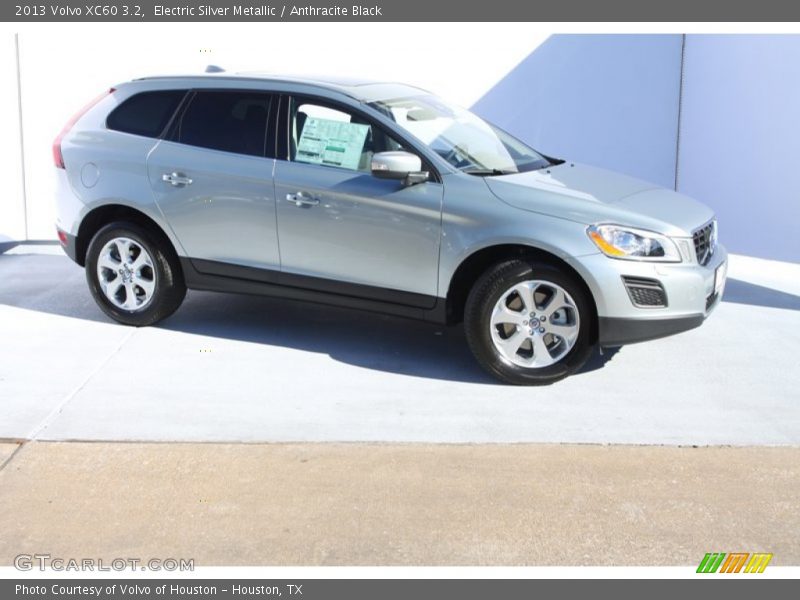 Electric Silver Metallic / Anthracite Black 2013 Volvo XC60 3.2