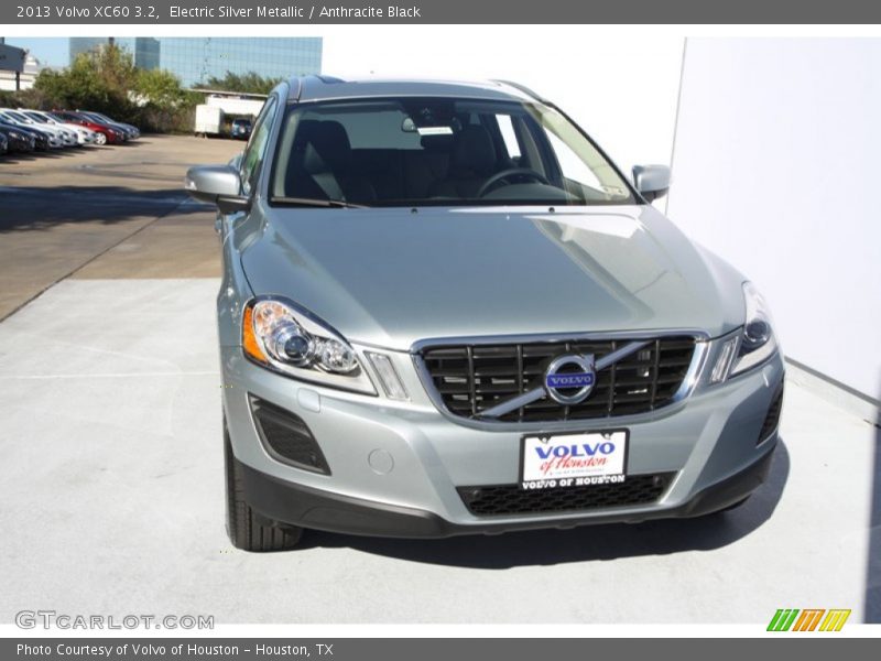 Electric Silver Metallic / Anthracite Black 2013 Volvo XC60 3.2