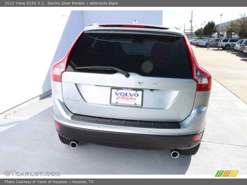 Electric Silver Metallic / Anthracite Black 2013 Volvo XC60 3.2