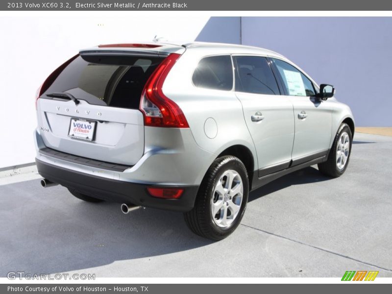 Electric Silver Metallic / Anthracite Black 2013 Volvo XC60 3.2