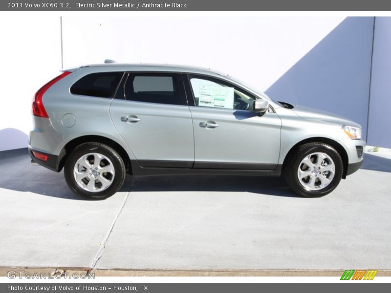 Electric Silver Metallic / Anthracite Black 2013 Volvo XC60 3.2