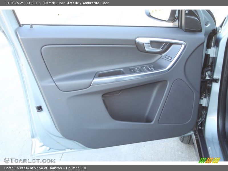Electric Silver Metallic / Anthracite Black 2013 Volvo XC60 3.2