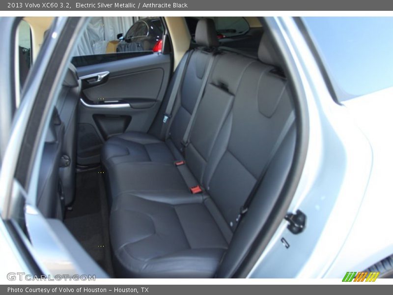 Electric Silver Metallic / Anthracite Black 2013 Volvo XC60 3.2
