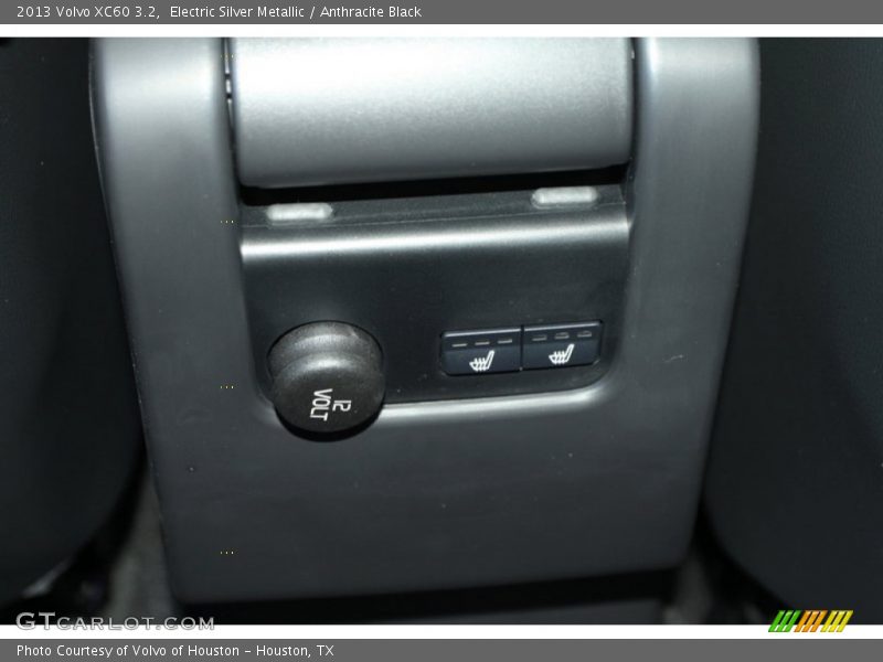 Electric Silver Metallic / Anthracite Black 2013 Volvo XC60 3.2