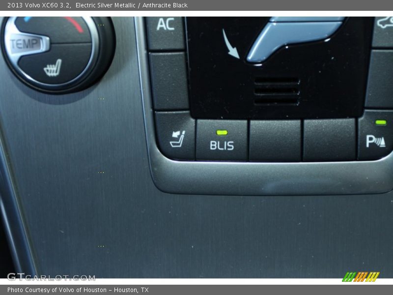Electric Silver Metallic / Anthracite Black 2013 Volvo XC60 3.2
