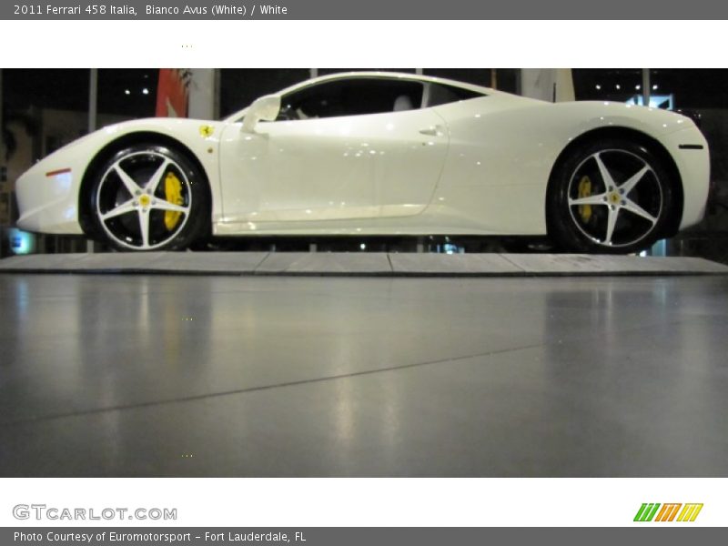 Bianco Avus (White) / White 2011 Ferrari 458 Italia