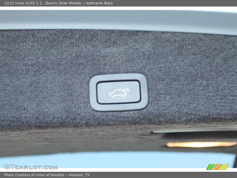Electric Silver Metallic / Anthracite Black 2013 Volvo XC60 3.2