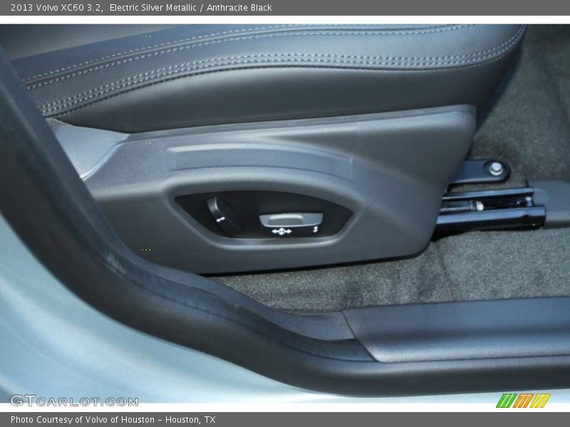 Electric Silver Metallic / Anthracite Black 2013 Volvo XC60 3.2