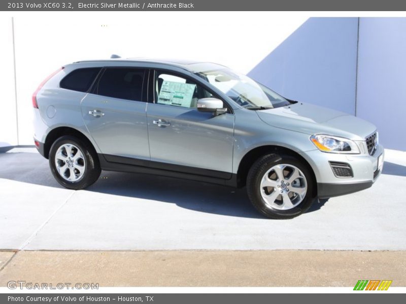 Electric Silver Metallic / Anthracite Black 2013 Volvo XC60 3.2