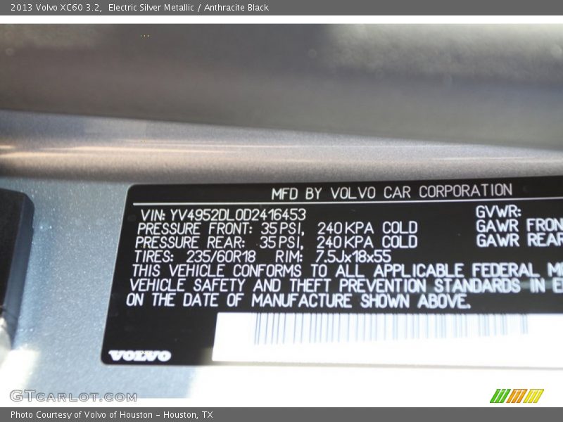 Electric Silver Metallic / Anthracite Black 2013 Volvo XC60 3.2