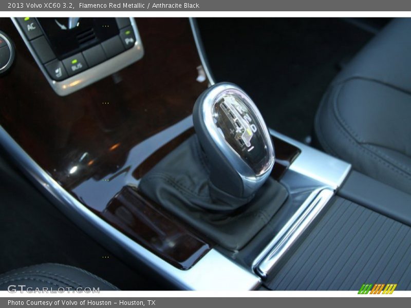 Flamenco Red Metallic / Anthracite Black 2013 Volvo XC60 3.2