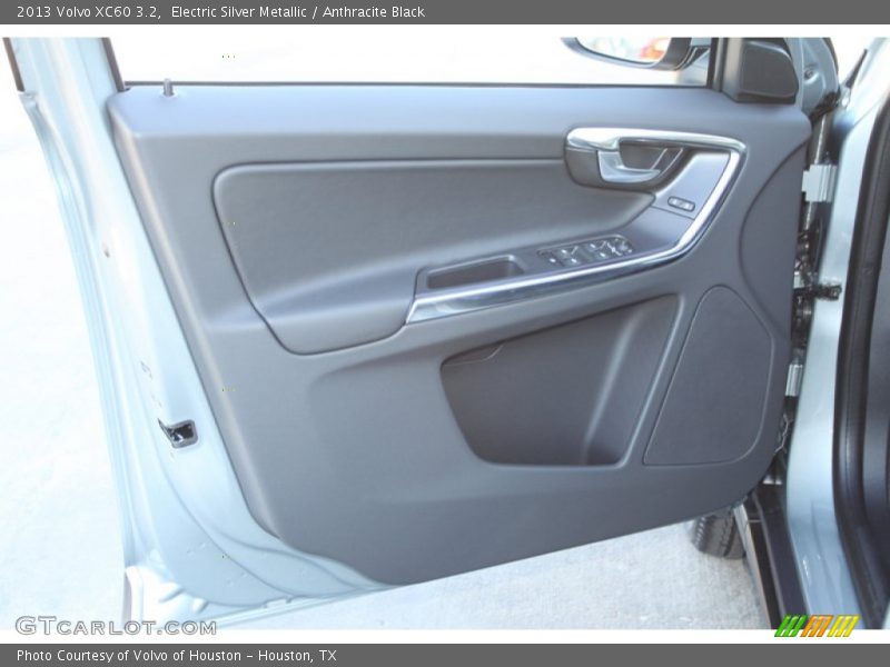 Electric Silver Metallic / Anthracite Black 2013 Volvo XC60 3.2