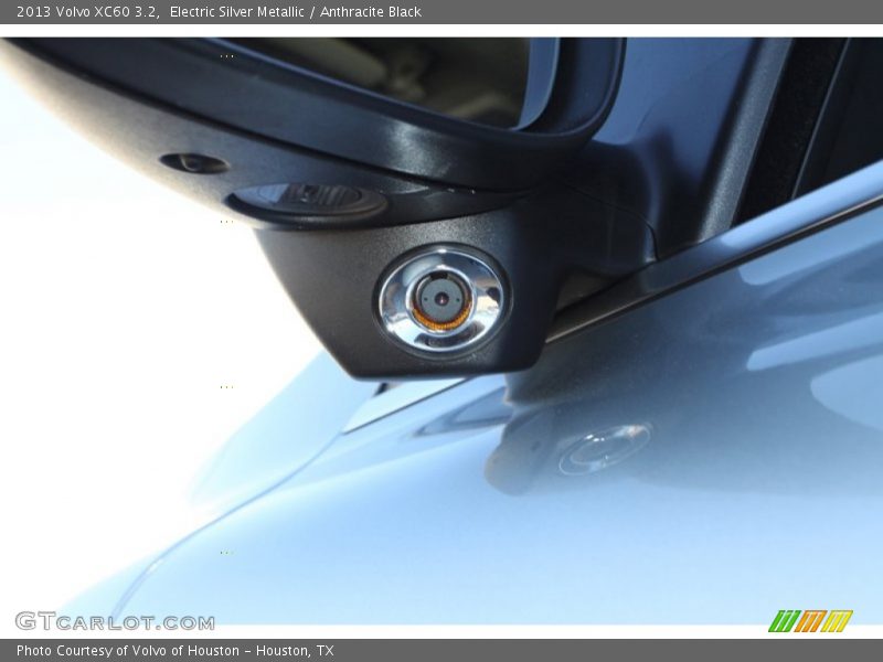 Electric Silver Metallic / Anthracite Black 2013 Volvo XC60 3.2