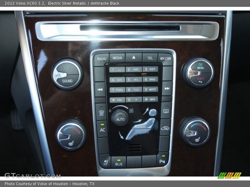Electric Silver Metallic / Anthracite Black 2013 Volvo XC60 3.2