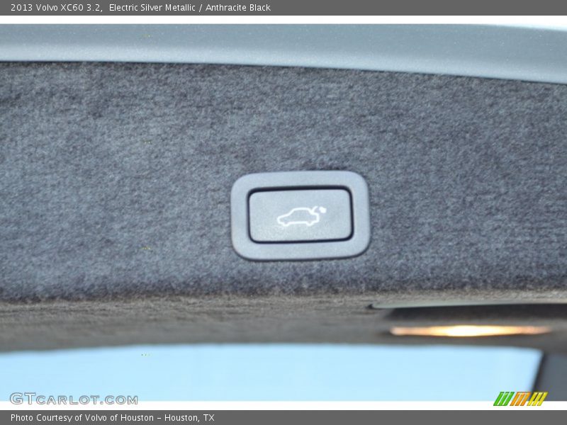 Electric Silver Metallic / Anthracite Black 2013 Volvo XC60 3.2