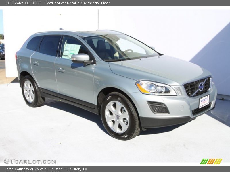 Electric Silver Metallic / Anthracite Black 2013 Volvo XC60 3.2