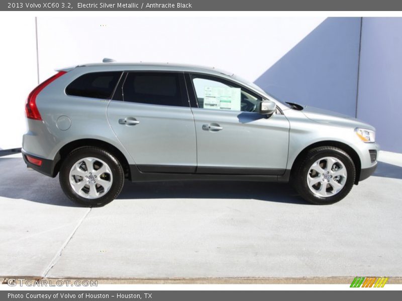 Electric Silver Metallic / Anthracite Black 2013 Volvo XC60 3.2