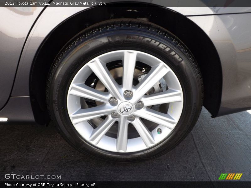 Magnetic Gray Metallic / Ivory 2012 Toyota Camry XLE