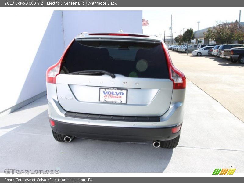 Electric Silver Metallic / Anthracite Black 2013 Volvo XC60 3.2