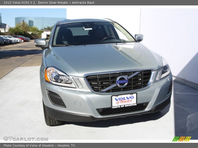Electric Silver Metallic / Anthracite Black 2013 Volvo XC60 3.2