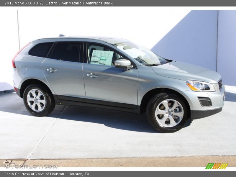 Electric Silver Metallic / Anthracite Black 2013 Volvo XC60 3.2