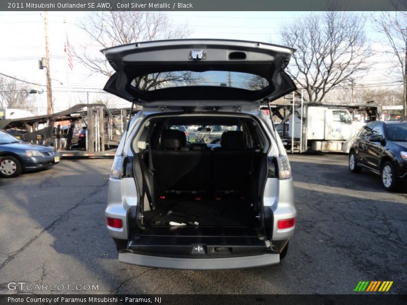 Cool Silver Metallic / Black 2011 Mitsubishi Outlander SE AWD