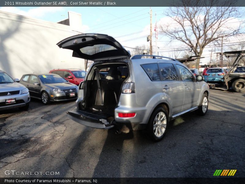 Cool Silver Metallic / Black 2011 Mitsubishi Outlander SE AWD