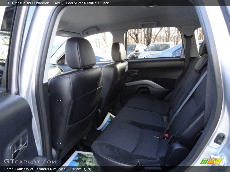 Cool Silver Metallic / Black 2011 Mitsubishi Outlander SE AWD