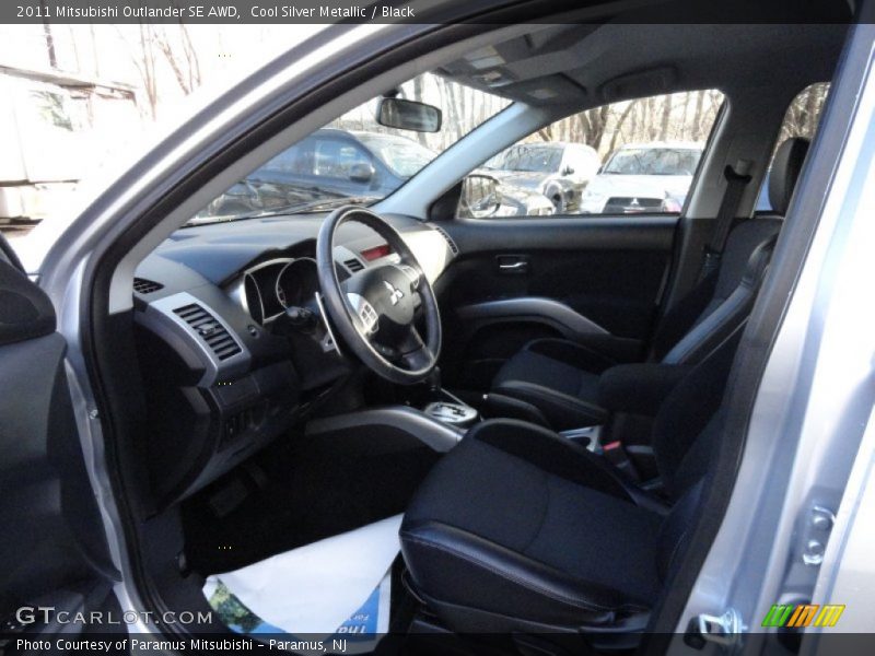 Cool Silver Metallic / Black 2011 Mitsubishi Outlander SE AWD