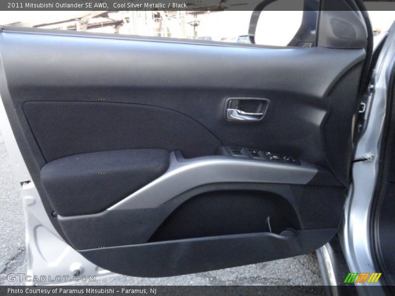 Cool Silver Metallic / Black 2011 Mitsubishi Outlander SE AWD