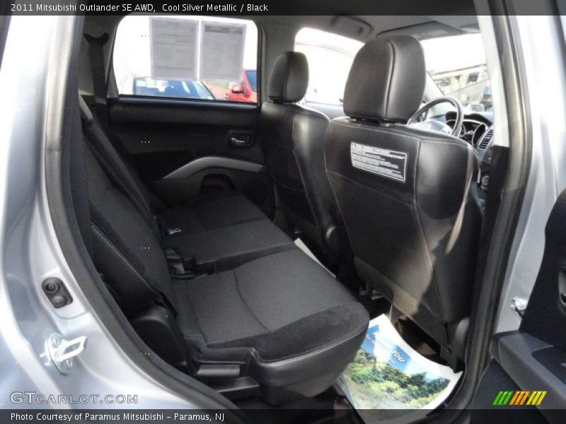 Cool Silver Metallic / Black 2011 Mitsubishi Outlander SE AWD
