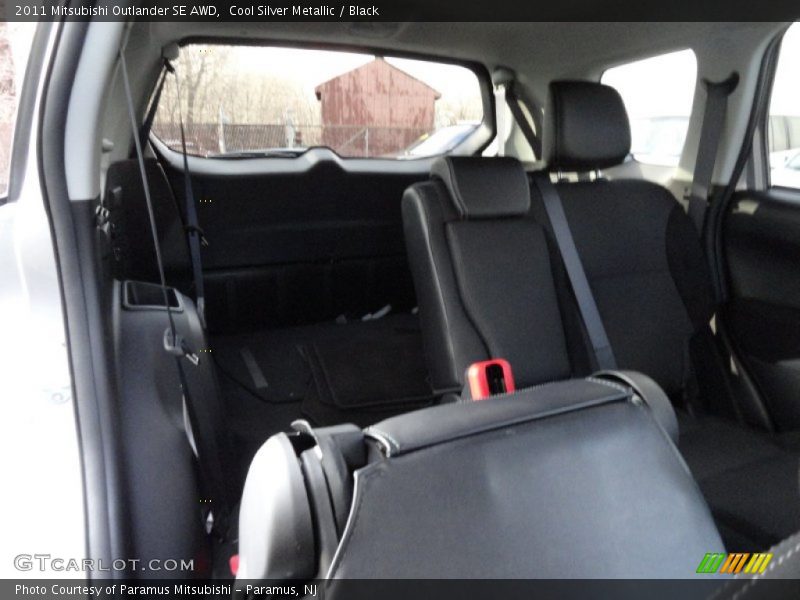 Cool Silver Metallic / Black 2011 Mitsubishi Outlander SE AWD